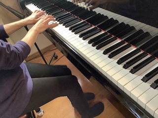 はるよさんの手　保谷ピアノ教室