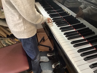 立って練習 小学生　保谷ピアノ教室