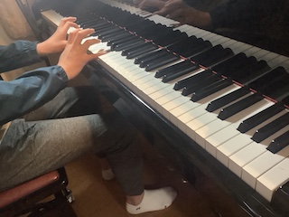 緊張した手 保谷ピアノ教室